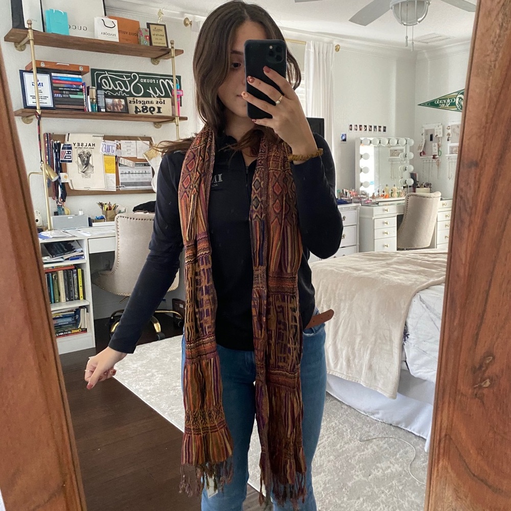Beautiful Patterned Scarf - Picture 2 of 5